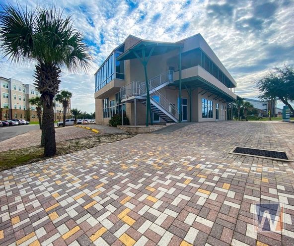 FSU & GCSC Campus Retail/ Office Building -Steps From Seminole Landing : 5102 Collegiate Dr, Panama City, FL 32405